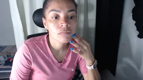 Snapshot of shayna_cute chatting on January 18, 11:44 pm Shayna online show from January 18, 11:44 pm