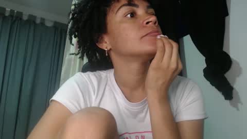 Snapshot of shayna_cute chatting on December 20, 10:49 am Shayna online show from December 20, 10:49 am