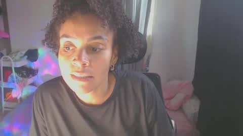 Snapshot of shayna_cute chatting on February 21, 8:27 pm Shayna online show from February 21, 8:27 pm