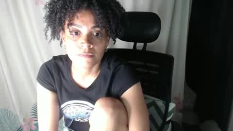 Snapshot of shayna_cute chatting on December 13, 2:43 am Shayna online show from December 13, 2:43 am