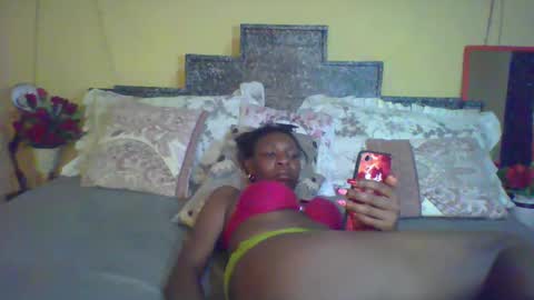 Snapshot of shelia420715 chatting on February 6, 6:13 pm shelia420715 online show from February 6, 6:13 pm