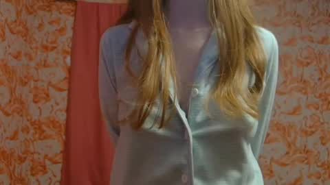 Snapshot of shelikessoymilk chatting on February 21, 2:50 am Erika online show from February 21, 2:50 am