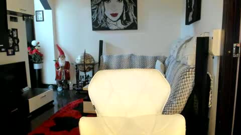 Snapshot of sherlylov chatting on December 7, 3:52 pm Edaline online show from December 7, 3:52 pm