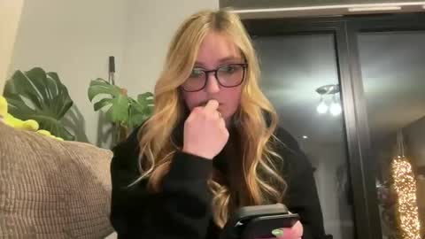 short sweetpea online show from March 9, 7:48 pm