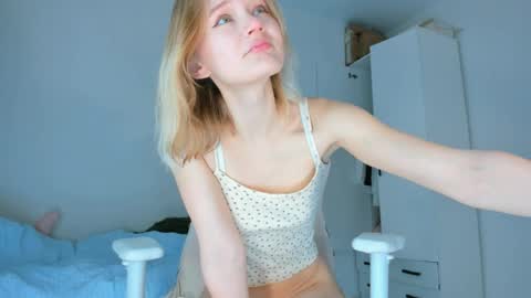 jennywoody online show from April 2, 2:31 am