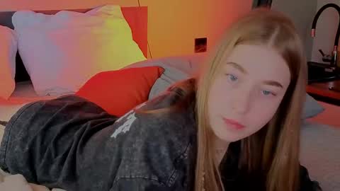 ShowmeYourfetish online show from May 18, 4:18 am