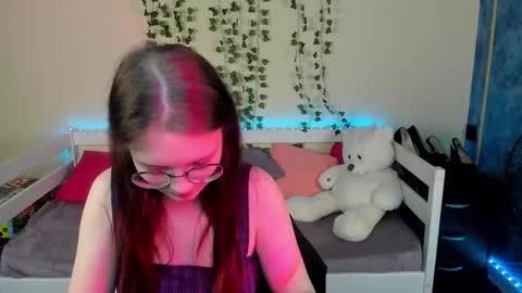 Snapshot of shy_elina01 chatting on October 2, 1:49 pm shy_elina01 online show from October 2, 1:49 pm
