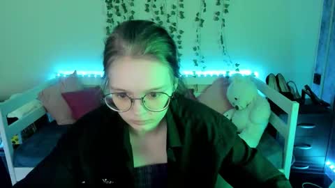 Snapshot of shy_elina01 chatting on October 10, 10:42 am shy_elina01 online show from October 10, 10:42 am