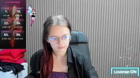 Snapshot of shy_elina01 chatting on October 5, 10:42 am shy_elina01 online show from October 5, 10:42 am