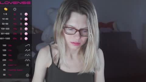Snapshot of shy_moony chatting on March 10, 12:40 am just Alex online show from March 10, 12:40 am