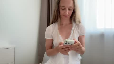 shy_schoolgirl_ online show from June 27, 12:17 pm