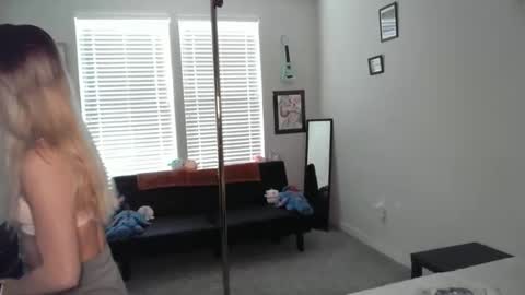 shypetitebaby online show from February 17, 4:39 pm