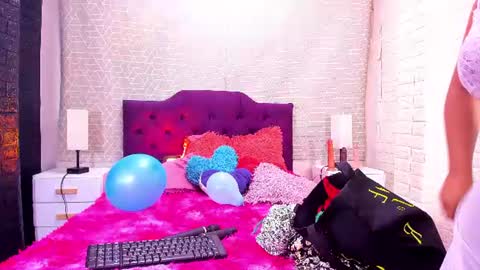 sienna_lux01 online show from July 4, 3:57 am