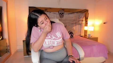 Snapshot of siennaa_rose chatting on October 23, 11:49 am Sienna  online show from October 23, 11:49 am