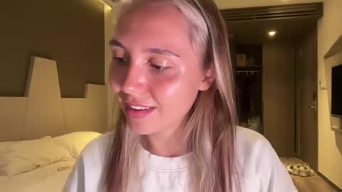 You fav Miss Si online show from March 5, 4:14 pm