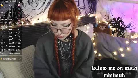 Mia online show from February 25, 2:26 pm