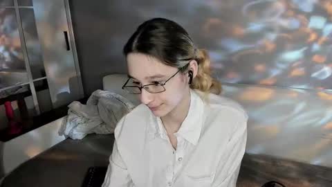 Kate online show from March 3, 8:15 pm