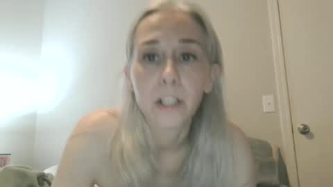 Snapshot of silversuccubus chatting on September 28, 2:22 pm silversuccubus online show from September 28, 2:22 pm