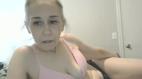Snapshot of silversuccubus chatting on October 11, 7:38 pm silversuccubus online show from October 11, 7:38 pm