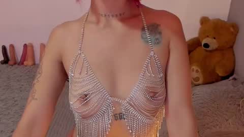 Snapshot of sirax66 chatting on December 15, 3:24 am sirax66 online show from December 15, 3:24 am