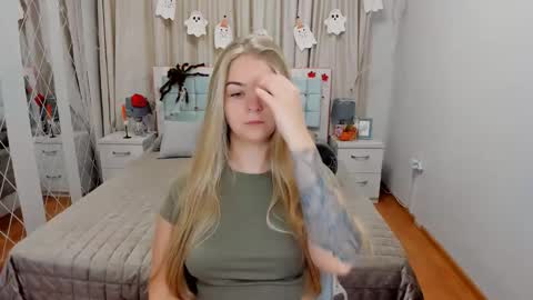 SirenaBloom online show from October 31, 5:31 am