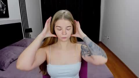 SirenaBloom online show from November 11, 9:28 am