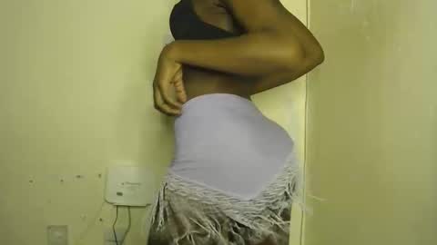 sizzly_ass online show from April 19, 7:05 pm