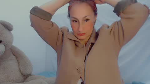 Snapshot of skarlett2072 chatting on January 29, 1:28 pm Arlett online show from January 29, 1:28 pm