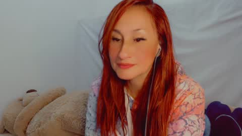 Snapshot of skarlett2072 chatting on January 17, 6:26 am Arlett online show from January 17, 6:26 am