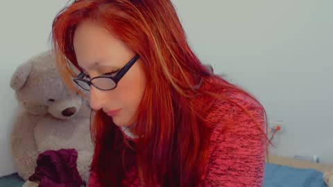 Snapshot of skarlett2072 chatting on December 30, 1:14 pm Arlett online show from December 30, 1:14 pm