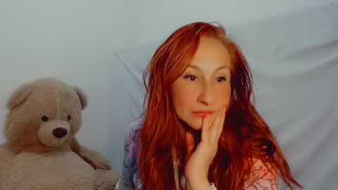 Snapshot of skarlett2072 chatting on February 15, 4:47 am Arlett online show from February 15, 4:47 am