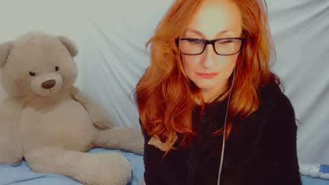 Snapshot of skarlett2072 chatting on February 11, 4:44 am Arlett online show from February 11, 4:44 am