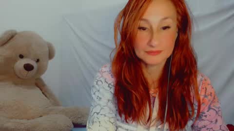 Snapshot of skarlett2072 chatting on February 12, 2:03 am Arlett online show from February 12, 2:03 am