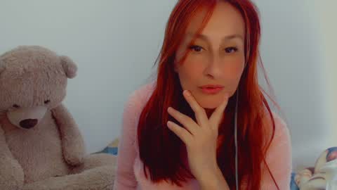 Snapshot of skarlett2072 chatting on January 3, 1:14 pm Arlett online show from January 3, 1:14 pm