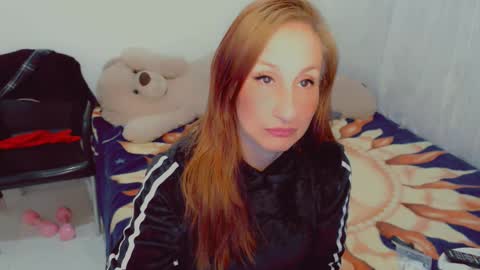 Snapshot of skarlett2072 chatting on October 18, 6:16 am Arlett online show from October 18, 6:16 am