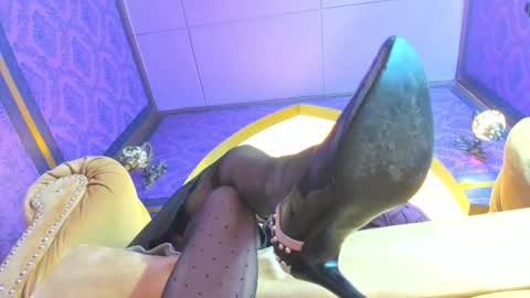 skarlettbarnes online show from December 18, 1:05 pm