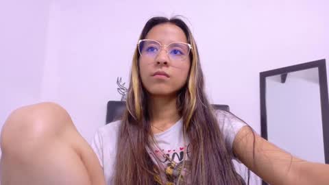 Snapshot of skinny_hottie18 chatting on January 3, 1:36 pm skinny_hottie18 online show from January 3, 1:36 pm