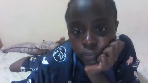 Snapshot of skinny_petite18 chatting on October 4, 3:01 am Munah online show from October 4, 3:01 am
