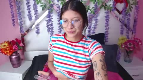 Snapshot of skinnyhorny_ chatting on January 28, 2:32 am SKINNYHORNY online show from January 28, 2:32 am