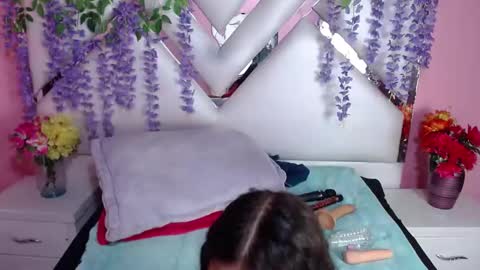 Snapshot of skinnyhorny_ chatting on December 20, 3:25 am SKINNYHORNY online show from December 20, 3:25 am