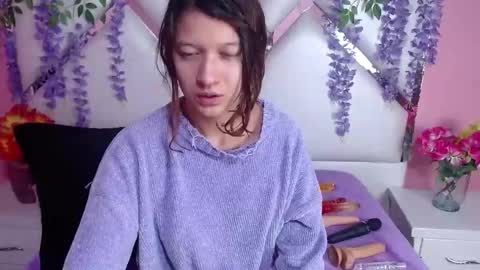 Snapshot of skinnyhorny_ chatting on December 3, 2:23 am SKINNYHORNY online show from December 3, 2:23 am