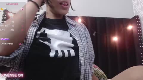 Snapshot of skinnyneighbour_ chatting on December 18, 3:15 am Karla online show from December 18, 3:15 am