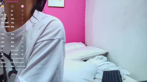 Snapshot of skinnyneighbour_ chatting on March 5, 3:08 am Karla online show from March 5, 3:08 am