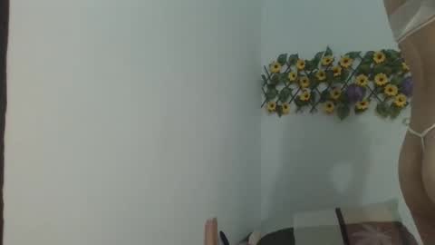 Snapshot of skinnysexylatin21 chatting on October 4, 10:58 pm skinnysexylatin21 online show from October 4, 10:58 pm