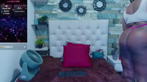 skyler_naomi online show from May 20, 2:47 pm