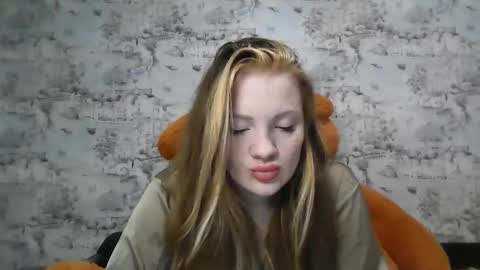 Skyler online show from September 17, 3:21 pm