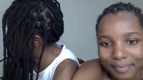 sleciah online show from November 28, 4:10 pm