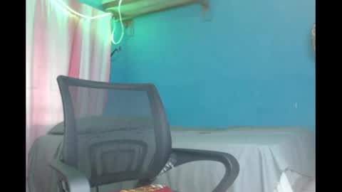 Snapshot of slimzyx chatting on February 28, 11:58 am slimzyx online show from February 28, 11:58 am