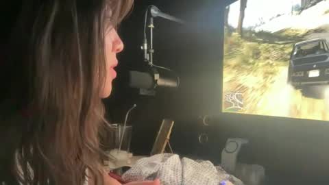 sluttyisacompliment online show from July 5, 8:31 am
