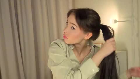 Lily online show from November 7, 2:33 pm